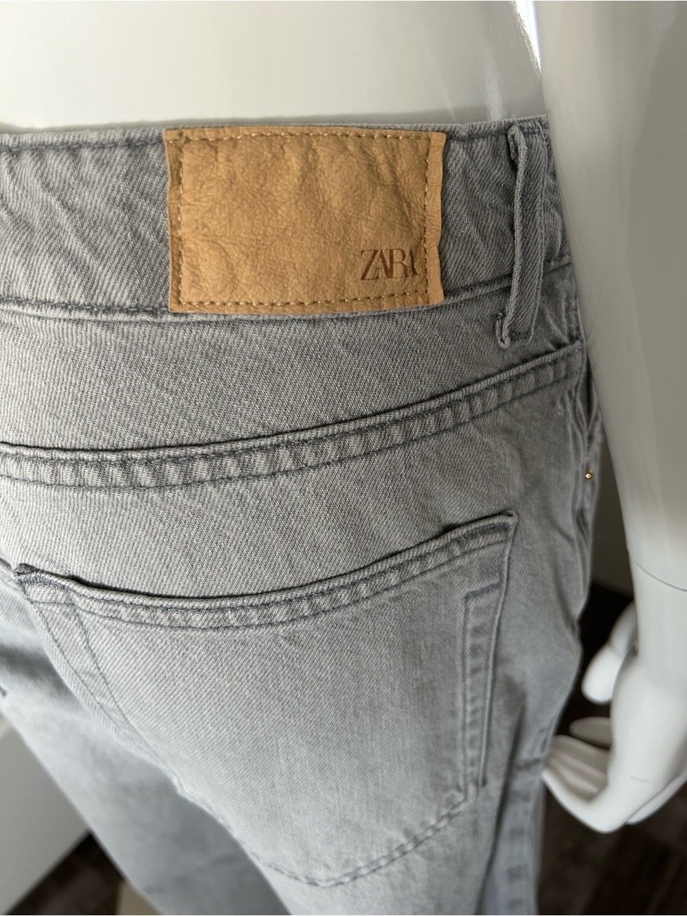 Zara Z1975 Mid-Rise Wide Leg Jeans ✨
NWOT • Size 27 / US 4 - Picture 5 of 8